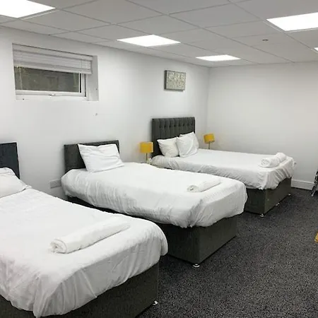 Huge Close To Centre With Free Secure Parking Apartment